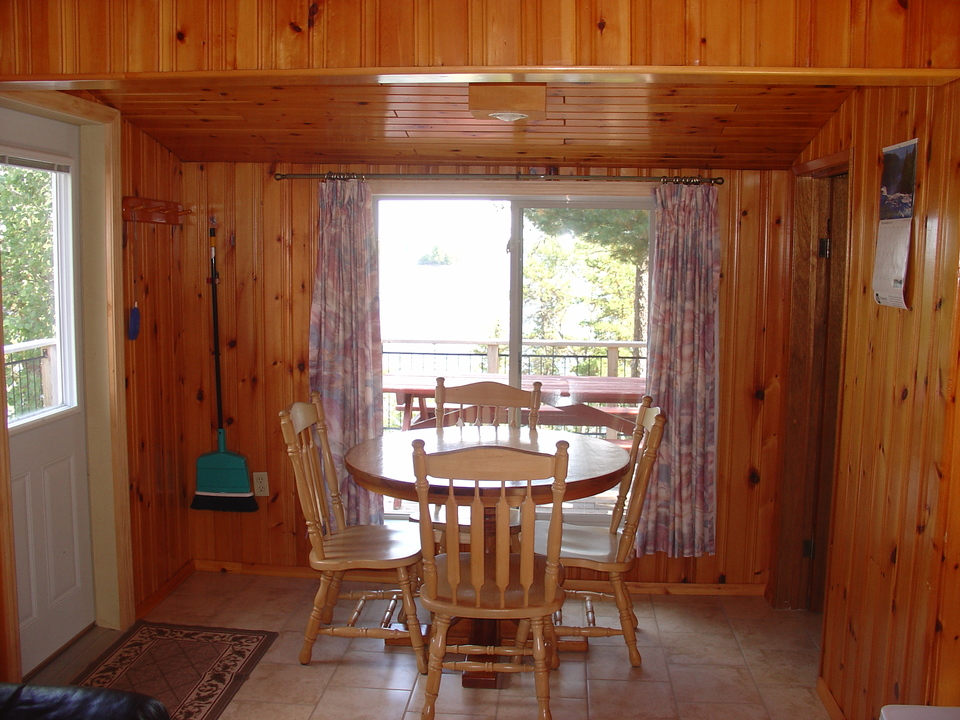 2 Bedroom Cottage Ding Area